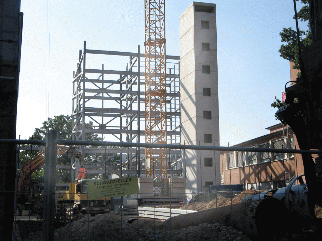 Baustelle-Parkhaus-Blick-auf-Stahlturm-2